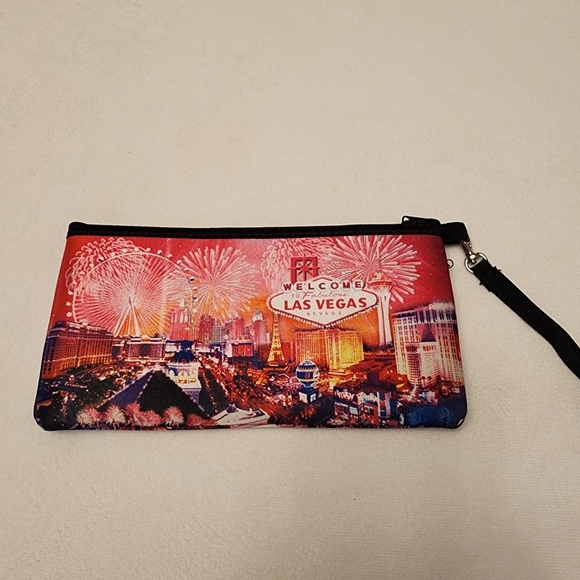 Las Vegas Pink Padded Wristlet - Picture 3 of 8